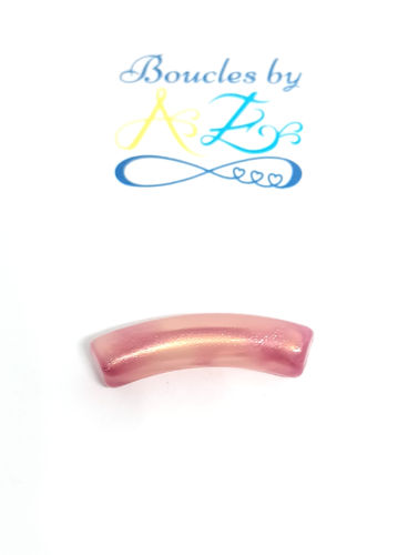 Perle tube incurvé, rose acrylique 32x10mm